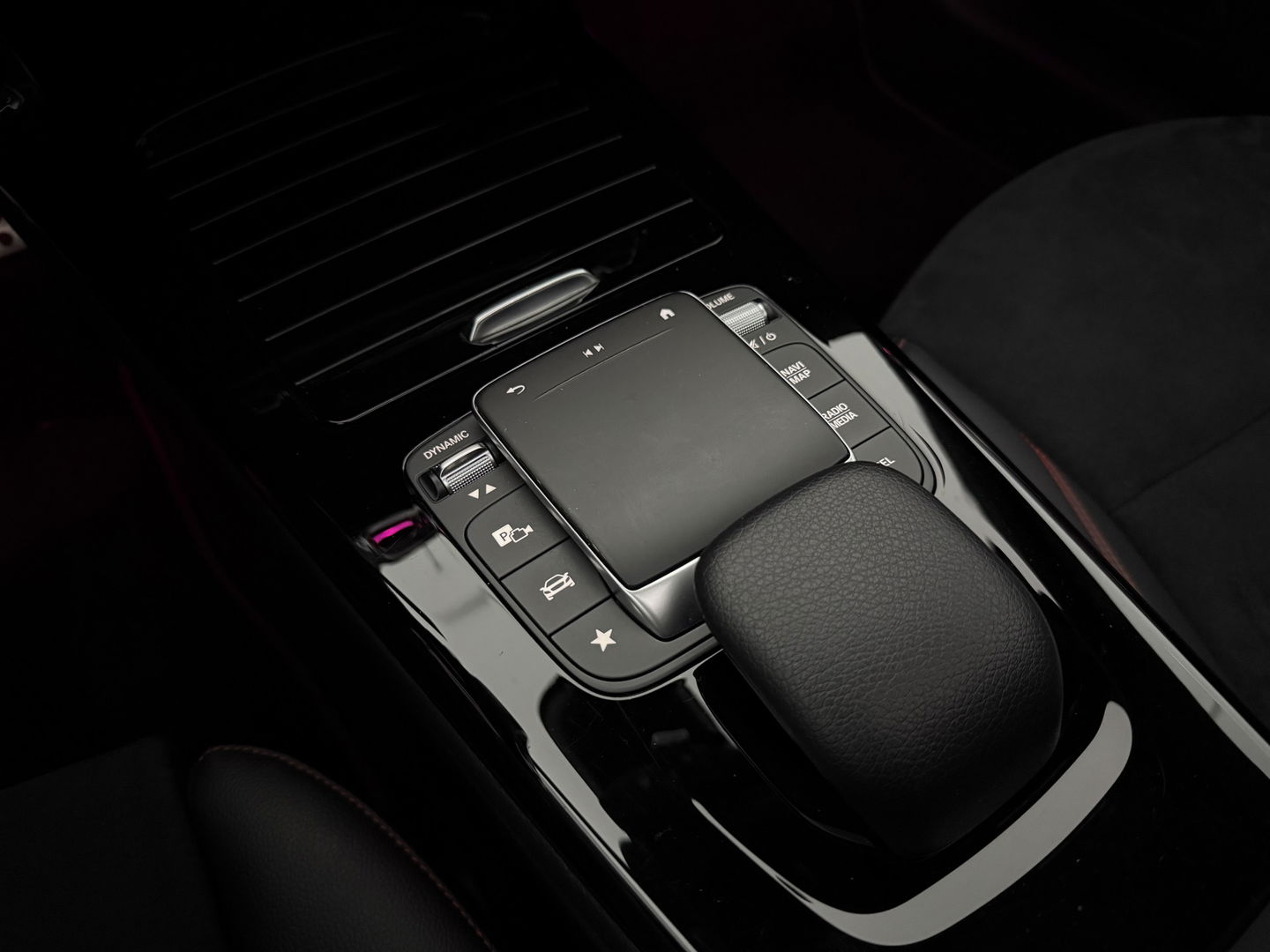 Mercedes-Benz CLA-Klasse 250 e AMG 218PK Shooting Brake | SOH 93% | Pano | Sfeerverl. | Virtual | Camera | Multibeam | Navi | NAP