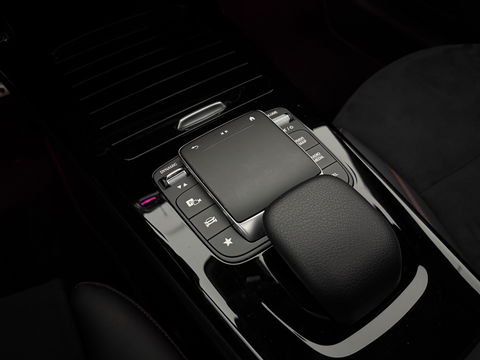 Mercedes-Benz CLA-Klasse 250 e AMG 218PK Shooting Brake | SOH 93% | Pano | Sfeerverl. | Virtual | Camera | Multibeam | Navi | NAP