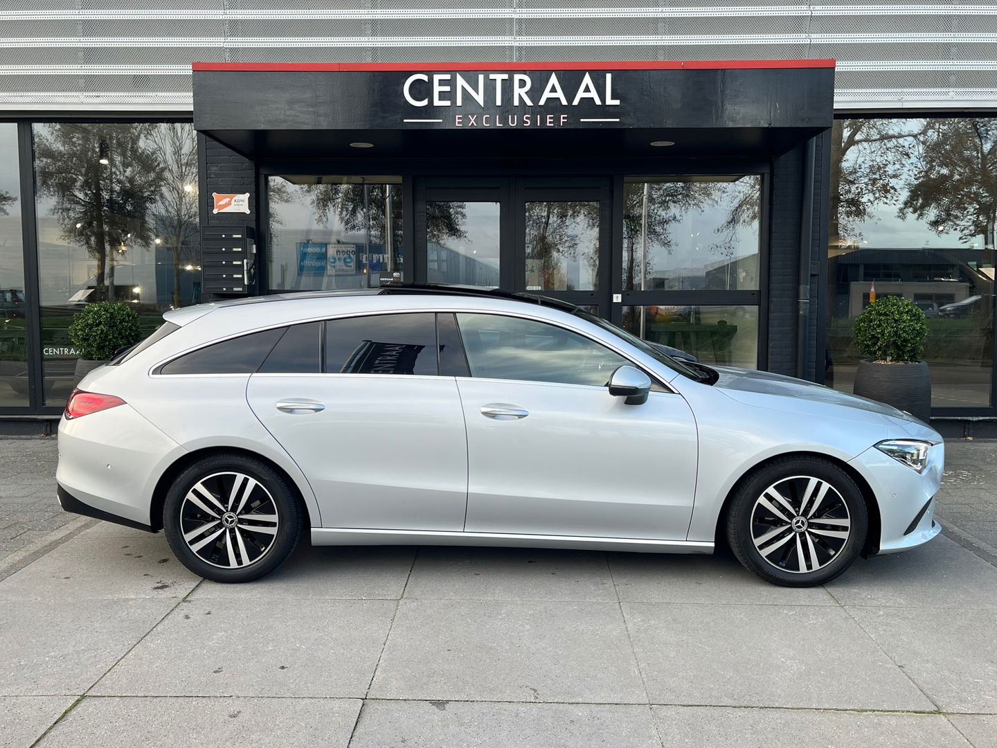 Mercedes-Benz CLA-Klasse Shooting Brake 180 Business Solution Luxury|Pano|Memory|Camera|Carplay|Leder|Keyless|Ambient Light|136PK