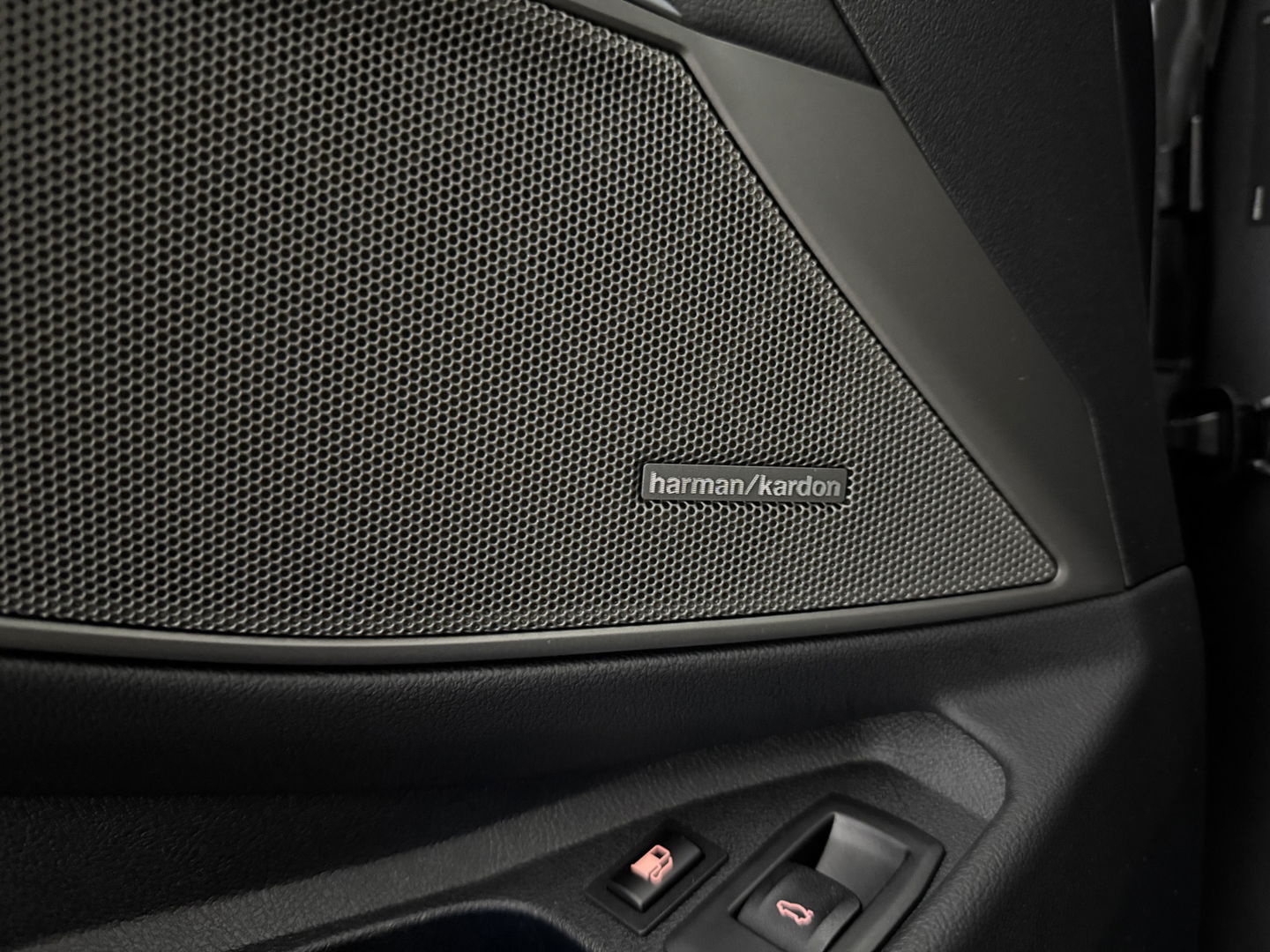 BMW 3 Serie Touring 330e High Executive M-Sport | Pano | H/K | Sfeer | HuD | Virtual | Carplay | Camera | Adap. Cruise | Navi