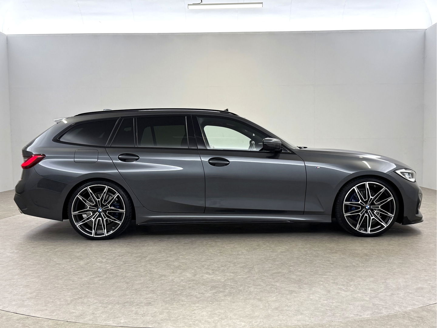 BMW 3 Serie Touring 330e High Executive M-Sport | Pano | H/K | Sfeer | HuD | Virtual | Carplay | Camera | Adap. Cruise | Navi