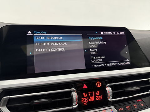BMW 3 Serie Touring 330e High Executive M-Sport | Pano | H/K | Sfeer | HuD | Virtual | Carplay | Camera | Adap. Cruise | Navi