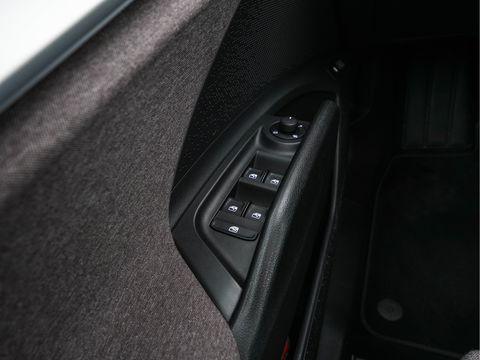 Škoda Enyaq iV 60 [ 3-Fase ] {SOH-87%} (INCL.BTW) *PANO | FULL-LED | DIGI-COCKPIT | CAMERA | KEYLESS | NAVI-FULLMAP | PRIVACY-GLASS | AMBIENT-LIGHT | ECC | PDC | CRUISE | 19''ALU | TOWBAR*