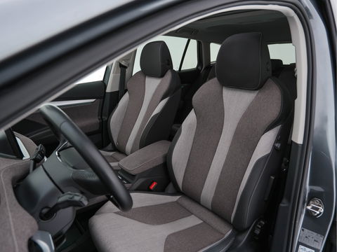 Škoda Enyaq iV 60 [ 3-Fase ] {SOH-87%} (INCL.BTW) *PANO | FULL-LED | DIGI-COCKPIT | CAMERA | KEYLESS | NAVI-FULLMAP | PRIVACY-GLASS | AMBIENT-LIGHT | ECC | PDC | CRUISE | 19''ALU | TOWBAR*