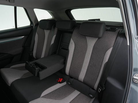 Škoda Enyaq iV 60 [ 3-Fase ] {SOH-87%} (INCL.BTW) *PANO | FULL-LED | DIGI-COCKPIT | CAMERA | KEYLESS | NAVI-FULLMAP | PRIVACY-GLASS | AMBIENT-LIGHT | ECC | PDC | CRUISE | 19''ALU | TOWBAR*