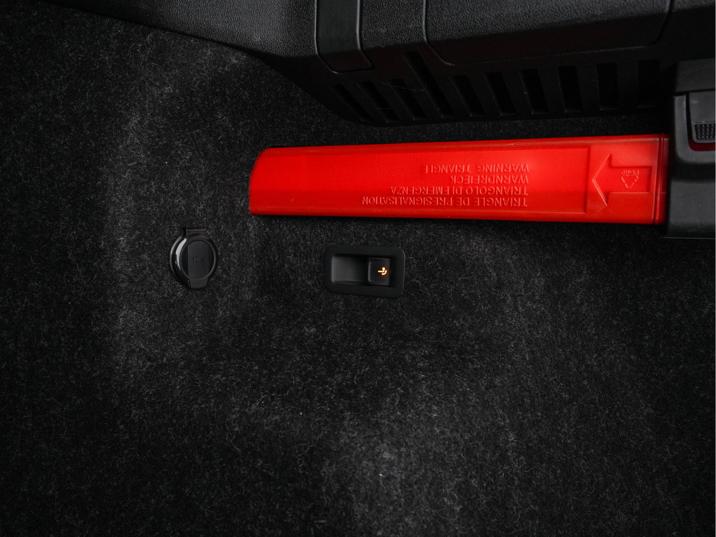 Škoda Enyaq iV 60 [ 3-Fase ] {SOH-87%} (INCL.BTW) *PANO | FULL-LED | DIGI-COCKPIT | CAMERA | KEYLESS | NAVI-FULLMAP | PRIVACY-GLASS | AMBIENT-LIGHT | ECC | PDC | CRUISE | 19''ALU | TOWBAR*