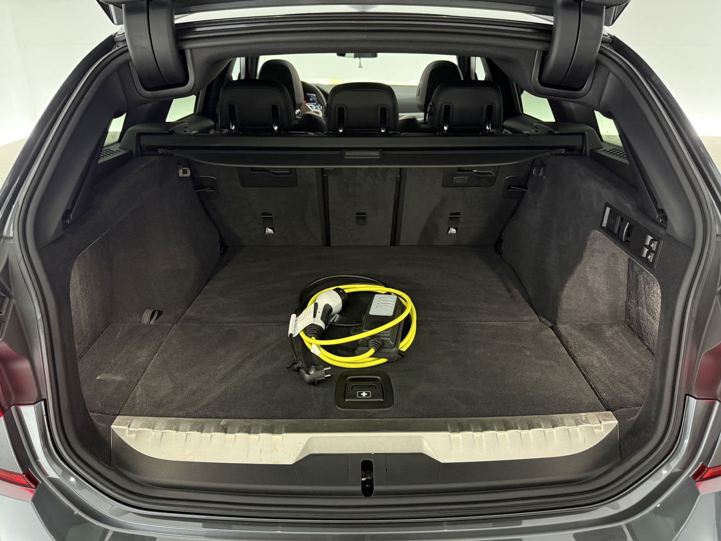 BMW 3 Serie Touring 330e High Executive M-Sport | Pano | H/K | Sfeer | HuD | Virtual | Carplay | Camera | Adap. Cruise | Navi