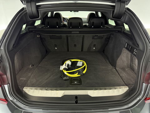 BMW 3 Serie Touring 330e High Executive M-Sport | Pano | H/K | Sfeer | HuD | Virtual | Carplay | Camera | Adap. Cruise | Navi