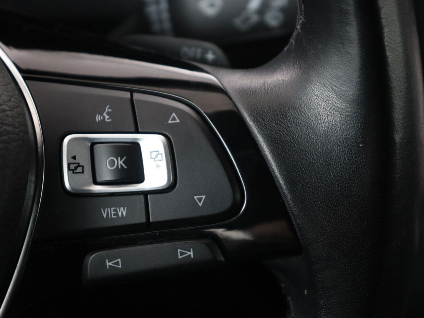 Volkswagen Tiguan Allspace 1.5 TSI R Line | Trekhaak | Camera | Full LED | Adaptive cruise | Virtual Cockpit | Park Assist | Carplay | Navigatie | Keyless | Climate control | 19'' lichtmetalen velgen