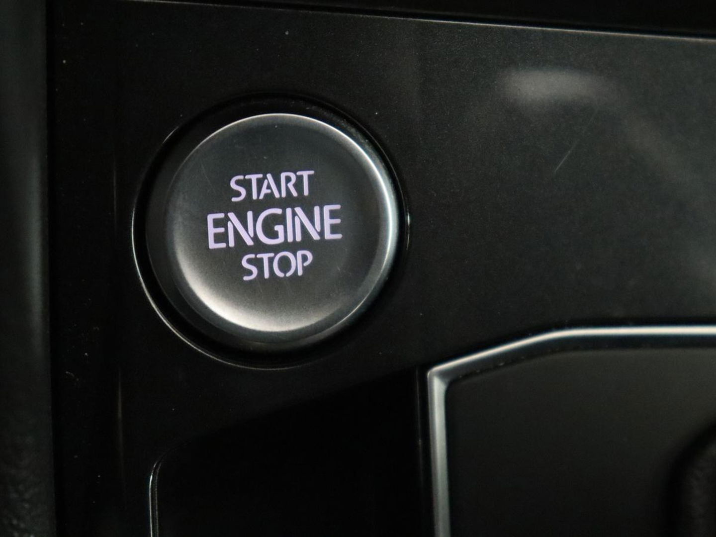 Volkswagen Tiguan Allspace 1.5 TSI R Line | Trekhaak | Camera | Full LED | Adaptive cruise | Virtual Cockpit | Park Assist | Carplay | Navigatie | Keyless | Climate control | 19'' lichtmetalen velgen