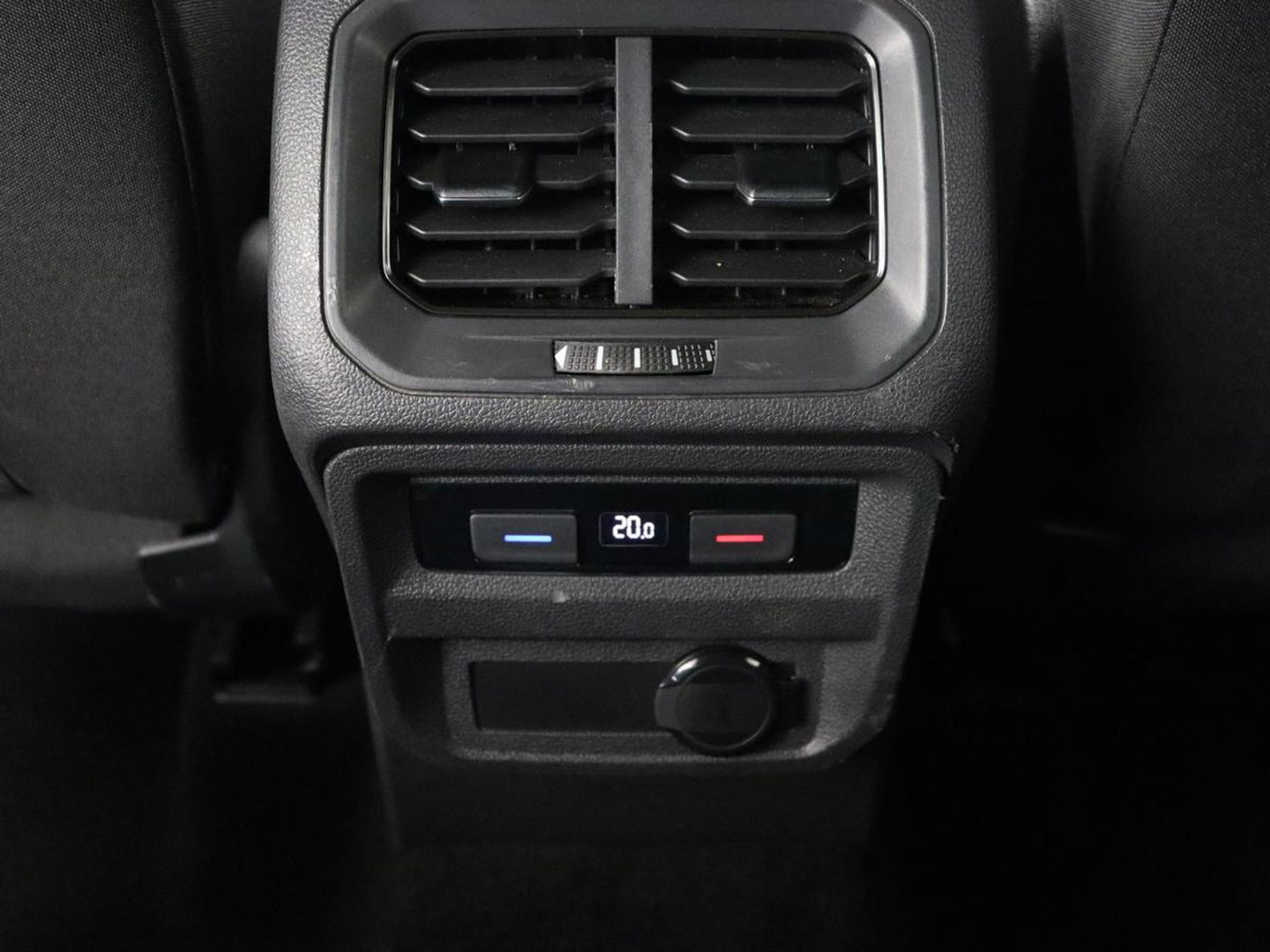 Volkswagen Tiguan Allspace 1.5 TSI R Line | Trekhaak | Camera | Full LED | Adaptive cruise | Virtual Cockpit | Park Assist | Carplay | Navigatie | Keyless | Climate control | 19'' lichtmetalen velgen