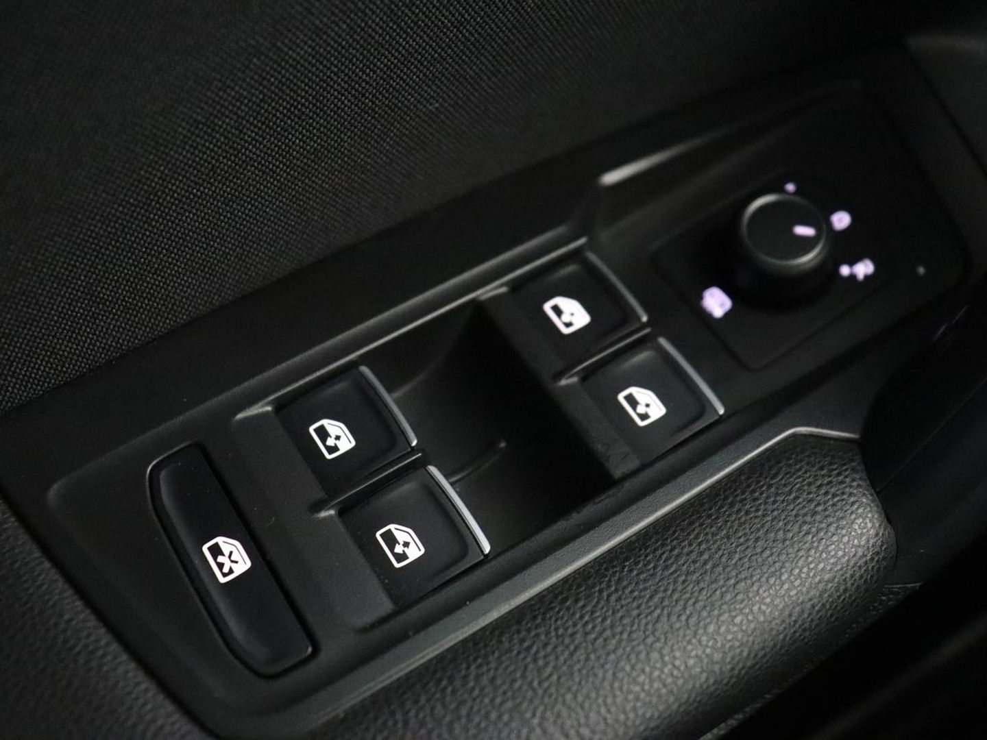 Volkswagen Tiguan Allspace 1.5 TSI R Line | Trekhaak | Camera | Full LED | Adaptive cruise | Virtual Cockpit | Park Assist | Carplay | Navigatie | Keyless | Climate control | 19'' lichtmetalen velgen