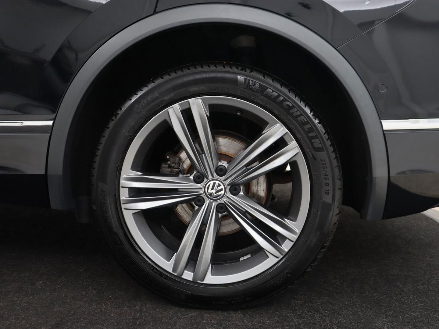 Volkswagen Tiguan Allspace 1.5 TSI R Line | Trekhaak | Camera | Full LED | Adaptive cruise | Virtual Cockpit | Park Assist | Carplay | Navigatie | Keyless | Climate control | 19'' lichtmetalen velgen