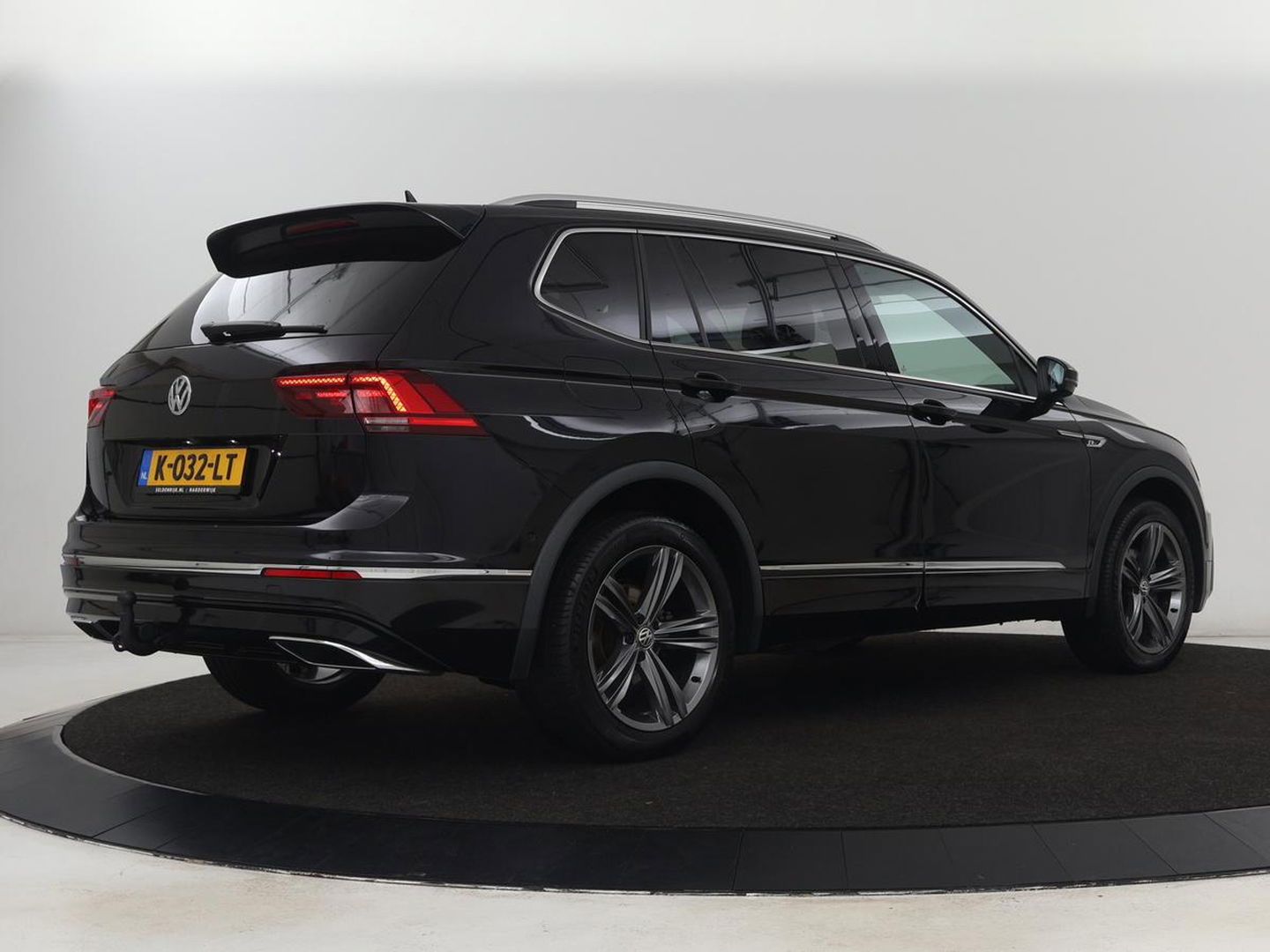 Volkswagen Tiguan Allspace 1.5 TSI R Line | Trekhaak | Camera | Full LED | Adaptive cruise | Virtual Cockpit | Park Assist | Carplay | Navigatie | Keyless | Climate control | 19'' lichtmetalen velgen