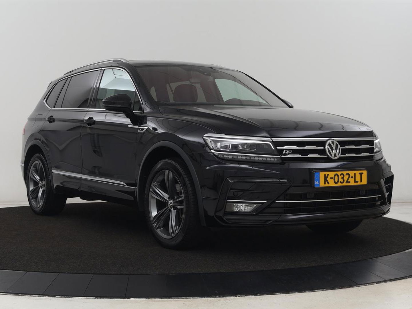 Volkswagen Tiguan Allspace 1.5 TSI R Line | Trekhaak | Camera | Full LED | Adaptive cruise | Virtual Cockpit | Park Assist | Carplay | Navigatie | Keyless | Climate control | 19'' lichtmetalen velgen
