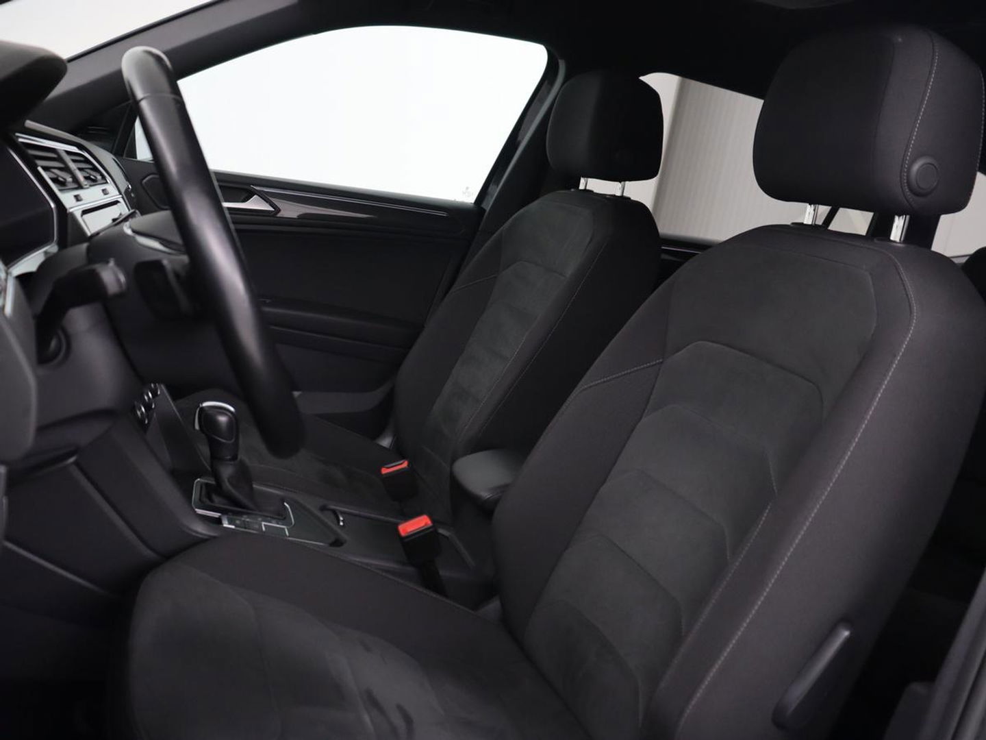 Volkswagen Tiguan Allspace 1.5 TSI R Line | Trekhaak | Camera | Full LED | Adaptive cruise | Virtual Cockpit | Park Assist | Carplay | Navigatie | Keyless | Climate control | 19'' lichtmetalen velgen