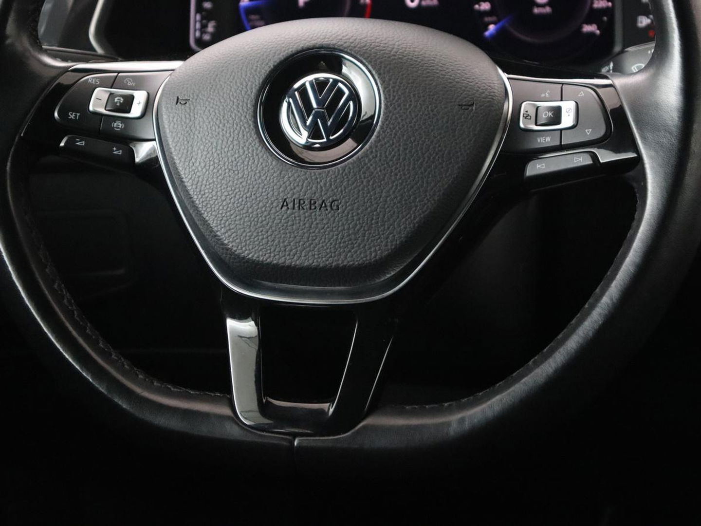 Volkswagen Tiguan Allspace 1.5 TSI R Line | Trekhaak | Camera | Full LED | Adaptive cruise | Virtual Cockpit | Park Assist | Carplay | Navigatie | Keyless | Climate control | 19'' lichtmetalen velgen