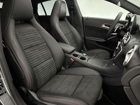 Mercedes-Benz CLA-Klasse 180 AMG Night Upgrade | Pano | Camera | LED | Cruise | Navi | Stoelverw. | NAP