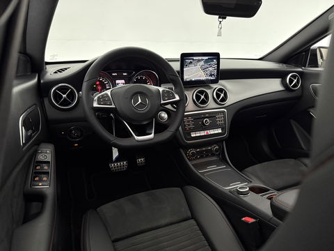 Mercedes-Benz CLA-Klasse 180 AMG Night Upgrade | Pano | Camera | LED | Cruise | Navi | Stoelverw. | NAP