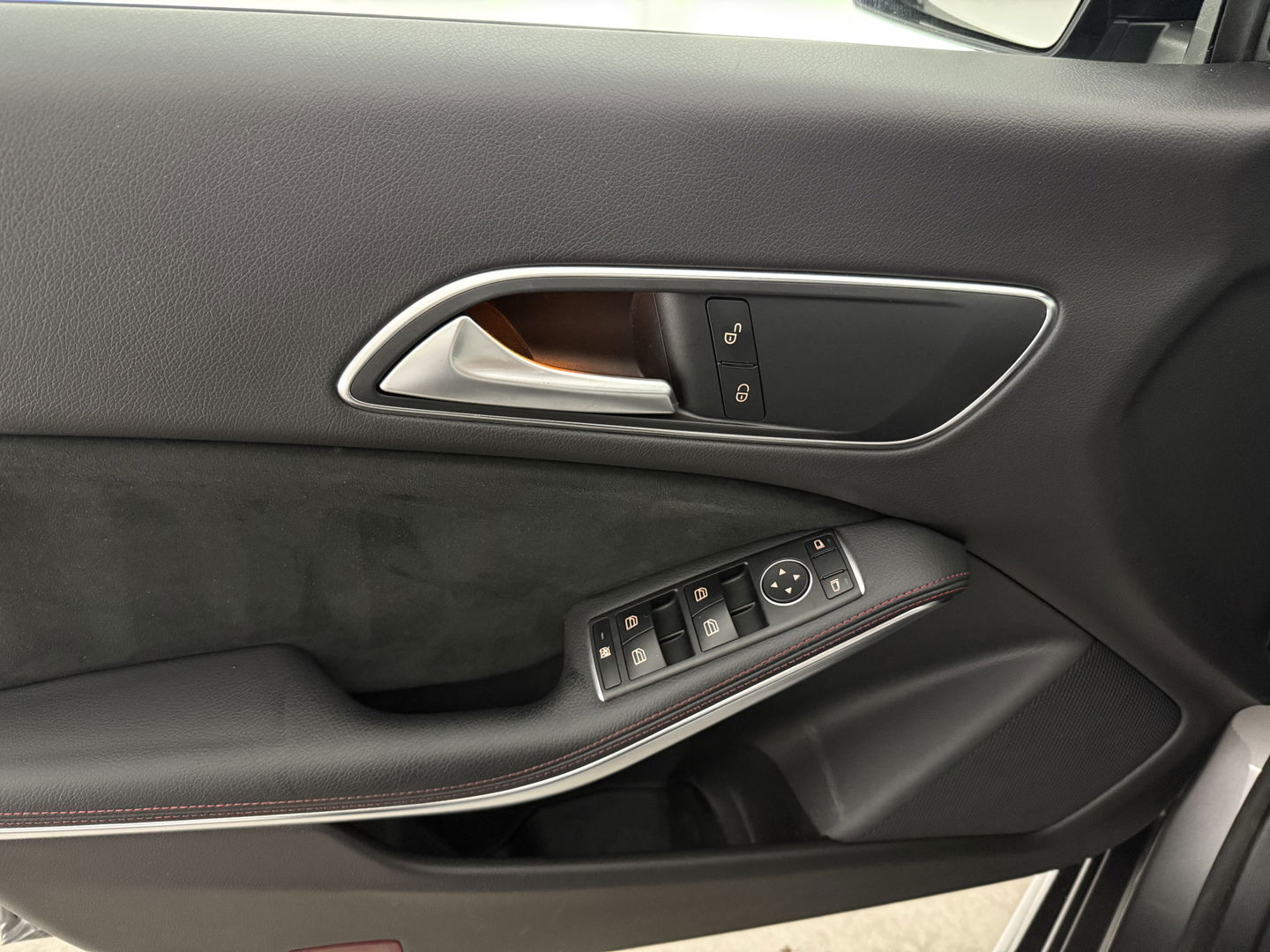 Mercedes-Benz CLA-Klasse 180 AMG Night Upgrade | Pano | Camera | LED | Cruise | Navi | Stoelverw. | NAP