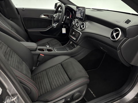 Mercedes-Benz CLA-Klasse 180 AMG Night Upgrade | Pano | Camera | LED | Cruise | Navi | Stoelverw. | NAP