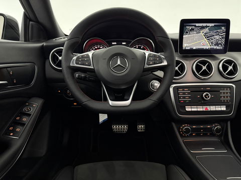 Mercedes-Benz CLA-Klasse 180 AMG Night Upgrade | Pano | Camera | LED | Cruise | Navi | Stoelverw. | NAP