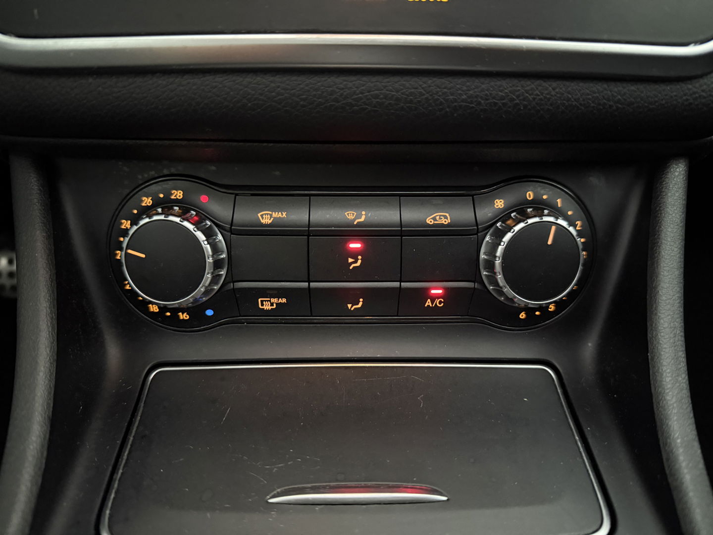 Mercedes-Benz CLA-Klasse 180 AMG Night Upgrade | Pano | Camera | LED | Cruise | Navi | Stoelverw. | NAP