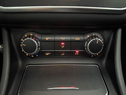 Mercedes-Benz CLA-Klasse 180 AMG Night Upgrade | Pano | Camera | LED | Cruise | Navi | Stoelverw. | NAP