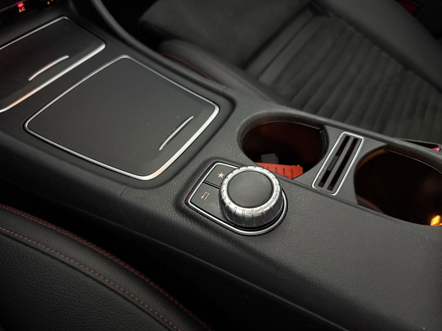 Mercedes-Benz CLA-Klasse 180 AMG Night Upgrade | Pano | Camera | LED | Cruise | Navi | Stoelverw. | NAP