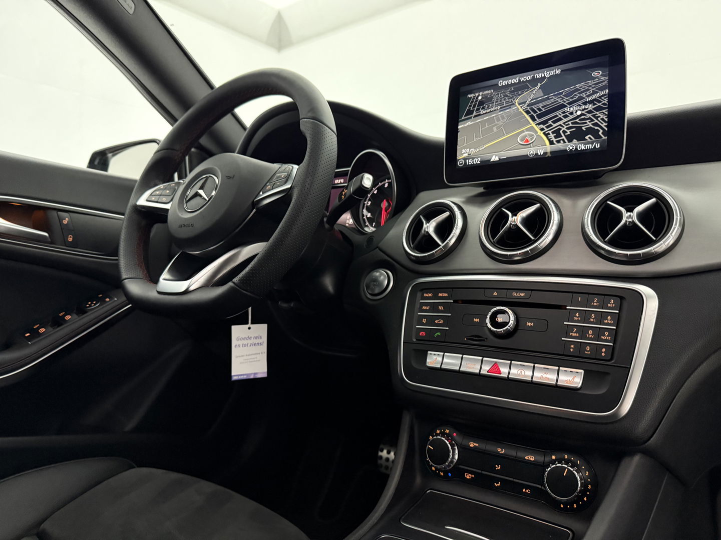 Mercedes-Benz CLA-Klasse 180 AMG Night Upgrade | Pano | Camera | LED | Cruise | Navi | Stoelverw. | NAP