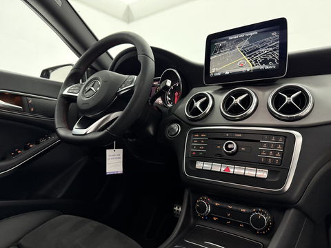 Mercedes-Benz CLA-Klasse 180 AMG Night Upgrade | Pano | Camera | LED | Cruise | Navi | Stoelverw. | NAP