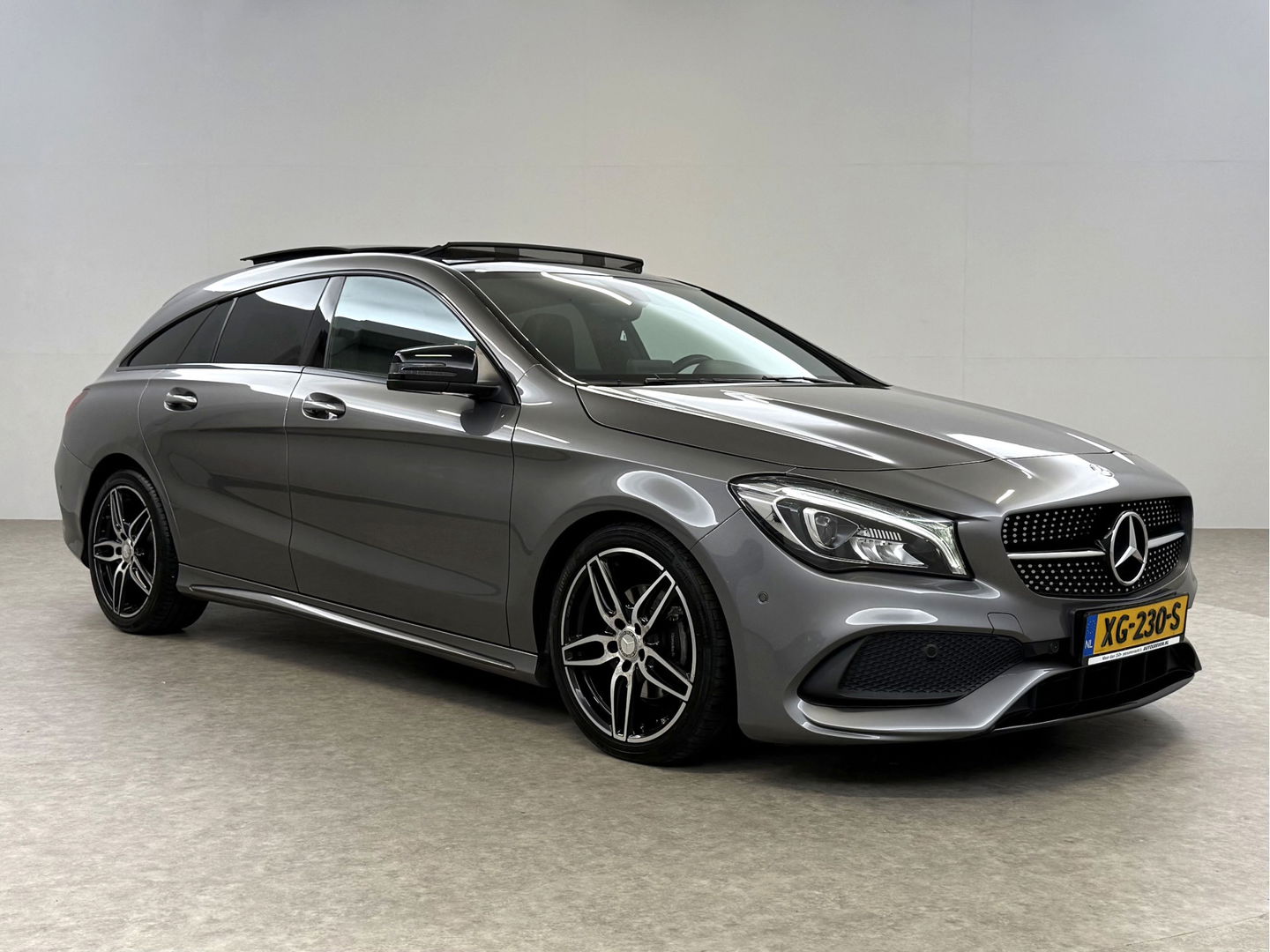 Mercedes-Benz CLA-Klasse 180 AMG Night Upgrade | Pano | Camera | LED | Cruise | Navi | Stoelverw. | NAP