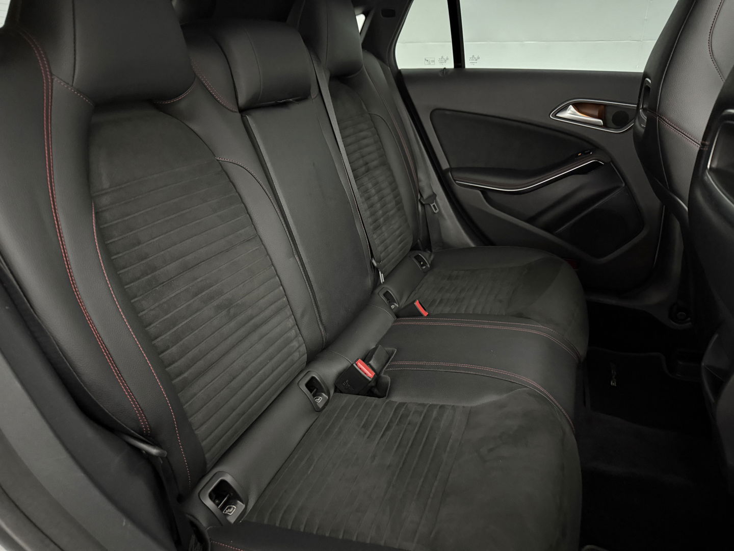 Mercedes-Benz CLA-Klasse 180 AMG Night Upgrade | Pano | Camera | LED | Cruise | Navi | Stoelverw. | NAP