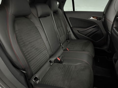 Mercedes-Benz CLA-Klasse 180 AMG Night Upgrade | Pano | Camera | LED | Cruise | Navi | Stoelverw. | NAP