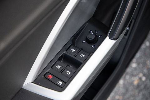 Audi Q3 45 TFSI e edition AUTOMAAT / PLUG IN HYBRID / STOELVERWARMING / LEER / VIRTUAL COCKPIT / CRUISE CONTROLE / DEALER ONDERHOUDEN