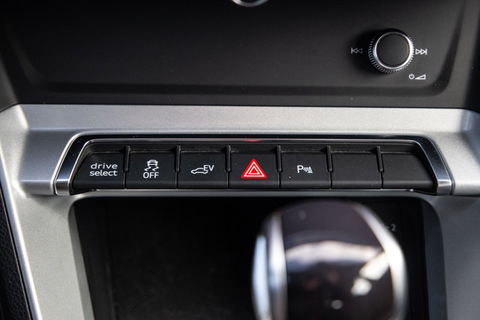 Audi Q3 45 TFSI e edition AUTOMAAT / PLUG IN HYBRID / STOELVERWARMING / LEER / VIRTUAL COCKPIT / CRUISE CONTROLE / DEALER ONDERHOUDEN