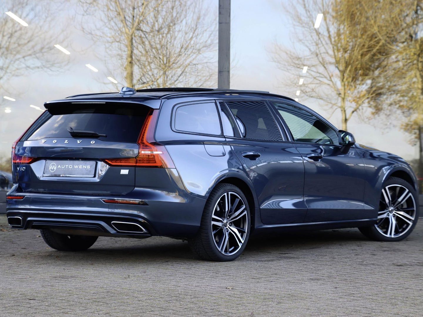 Volvo V60 T8 AWD Plus Dark 455pk 360 Cam PanoDak Harman Kardon Trekhaak