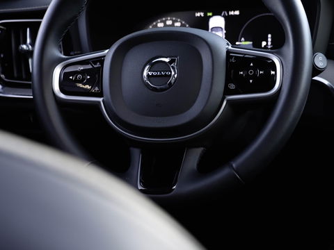 Volvo V60 T8 AWD Plus Dark 455pk 360 Cam PanoDak Harman Kardon Trekhaak