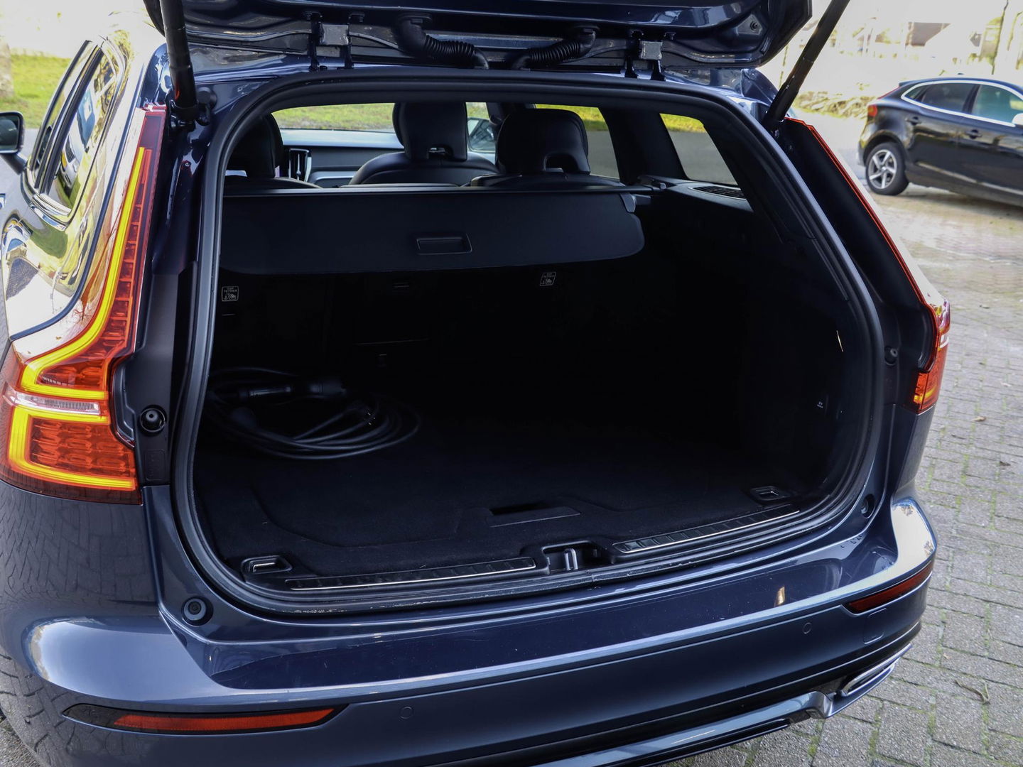 Volvo V60 T8 AWD Plus Dark 455pk 360 Cam PanoDak Harman Kardon Trekhaak