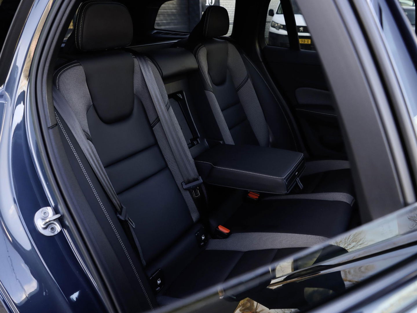 Volvo V60 T8 AWD Plus Dark 455pk 360 Cam PanoDak Harman Kardon Trekhaak