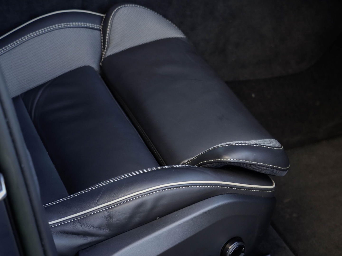 Volvo V60 T8 AWD Plus Dark 455pk 360 Cam PanoDak Harman Kardon Trekhaak