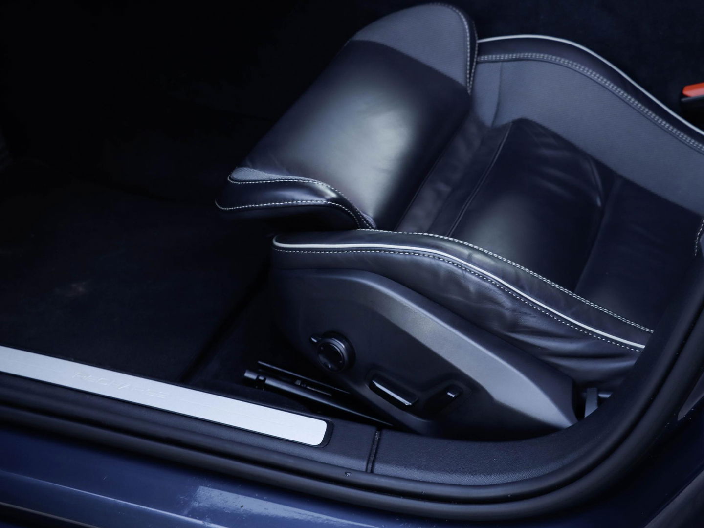 Volvo V60 T8 AWD Plus Dark 455pk 360 Cam PanoDak Harman Kardon Trekhaak