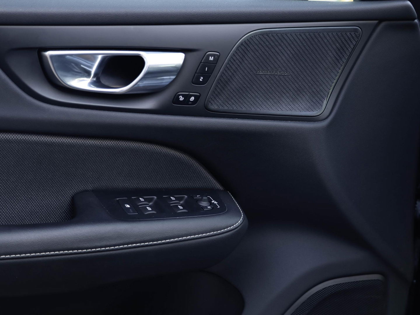 Volvo V60 T8 AWD Plus Dark 455pk 360 Cam PanoDak Harman Kardon Trekhaak