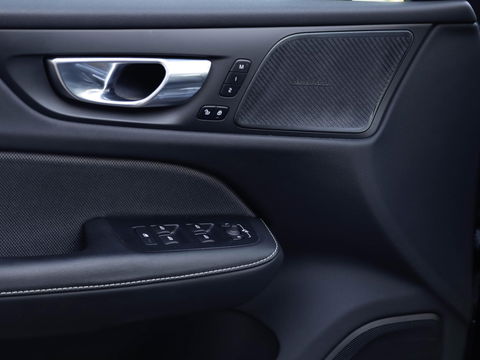 Volvo V60 T8 AWD Plus Dark 455pk 360 Cam PanoDak Harman Kardon Trekhaak