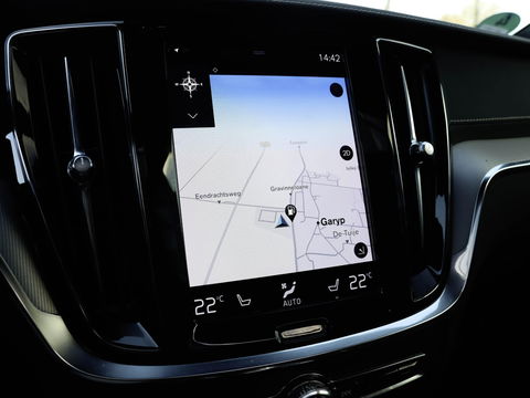 Volvo V60 T8 AWD Plus Dark 455pk 360 Cam PanoDak Harman Kardon Trekhaak