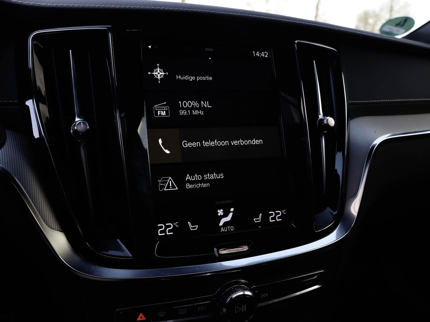 Volvo V60 T8 AWD Plus Dark 455pk 360 Cam PanoDak Harman Kardon Trekhaak