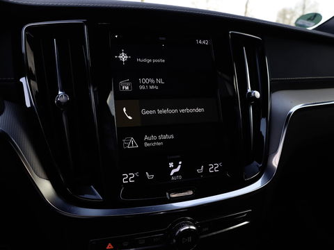 Volvo V60 T8 AWD Plus Dark 455pk 360 Cam PanoDak Harman Kardon Trekhaak