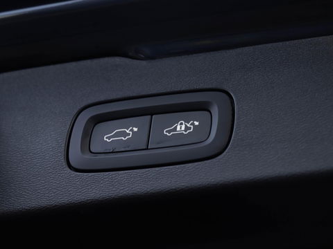 Volvo V60 T8 AWD Plus Dark 455pk 360 Cam PanoDak Harman Kardon Trekhaak