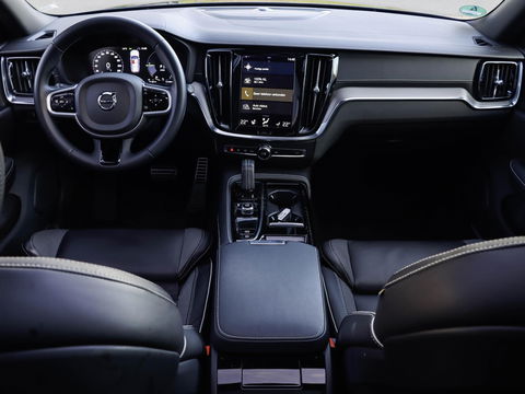 Volvo V60 T8 AWD Plus Dark 455pk 360 Cam PanoDak Harman Kardon Trekhaak