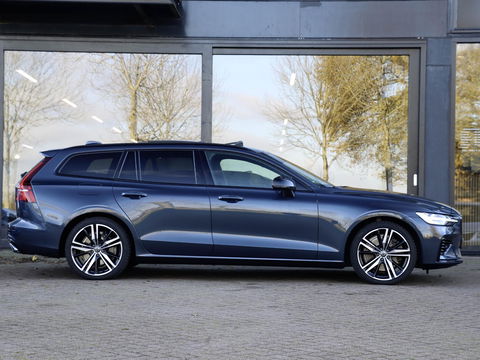 Volvo V60 T8 AWD Plus Dark 455pk 360 Cam PanoDak Harman Kardon Trekhaak